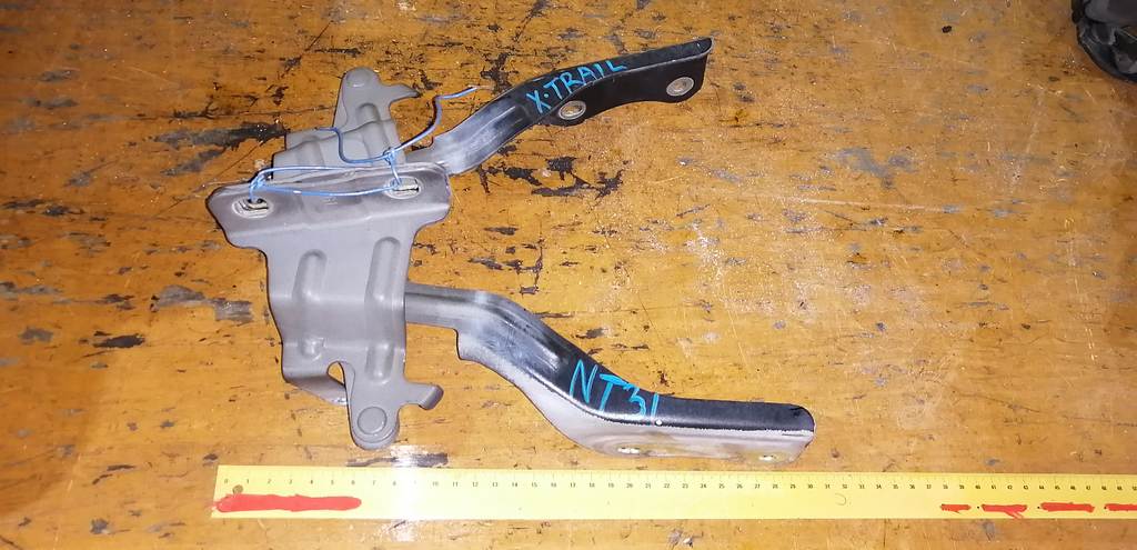 петля капота Nissan X-Trail 0