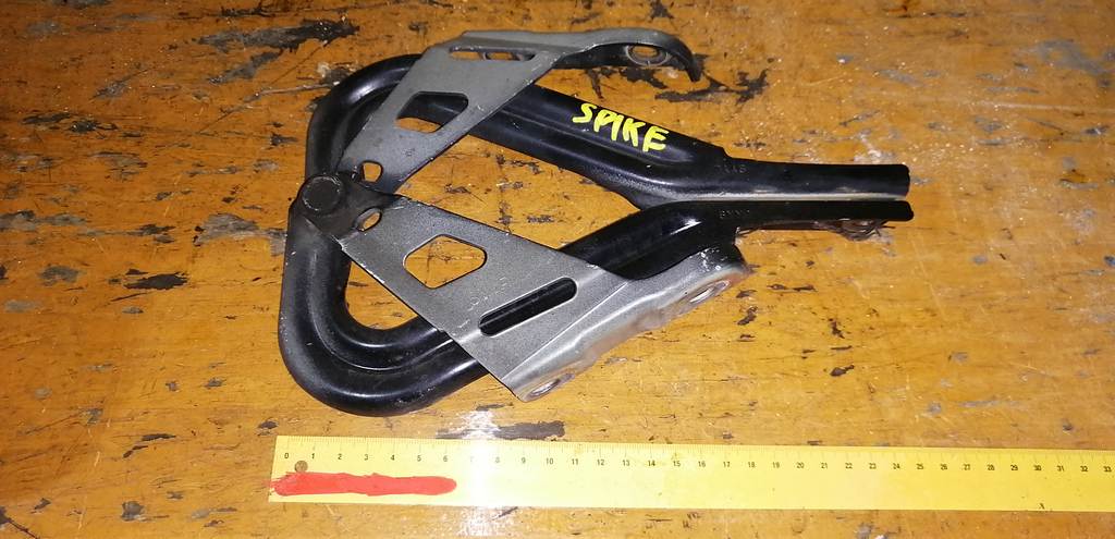 петля капота Honda Freed Spike 0