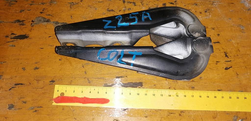 петля капота Mitsubishi Colt 0