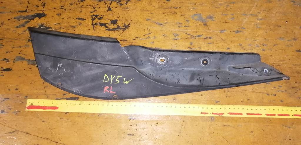 подкрылок Mazda Demio 0