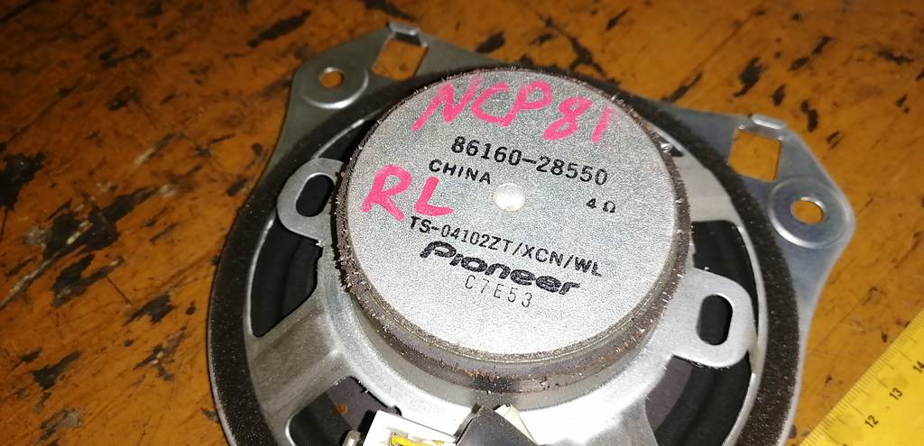 динамик Toyota Sienta 3