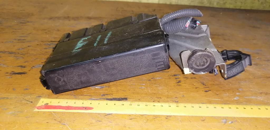 NOTE E11 БЛОК ПРЕДОХРАНИТЕЛЕЙ Nissan Note 1