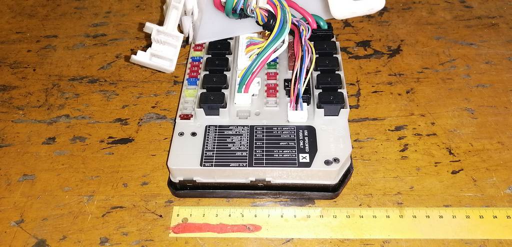 NOTE E11 БЛОК ПРЕДОХРАНИТЕЛЕЙ Nissan Note 1