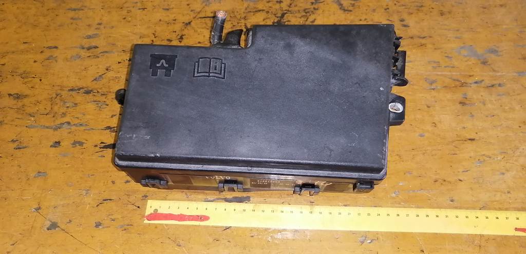 блок предохранителей Volvo S40 0