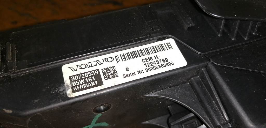 блок предохранителей Volvo S40 3