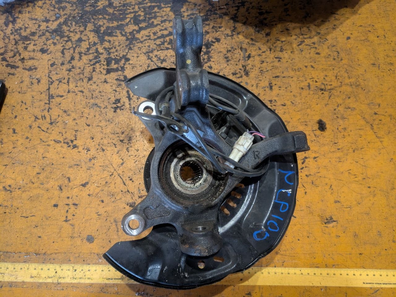 RACTIS NCP100 СТУПИЦА ПЕРЕДНЯЯ ПРАВАЯ, ГОЛАЯ,+ДАТЧИК ABS Toyota Ractis 1