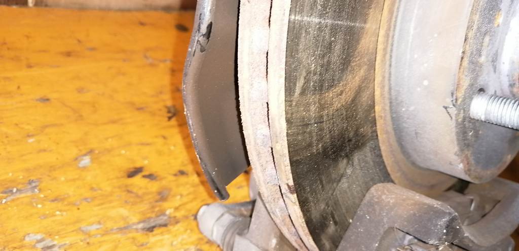 RACTIS NCP100 СТУПИЦА ПЕРЕДНЯЯ ПРАВАЯ ABS Toyota Ractis 1