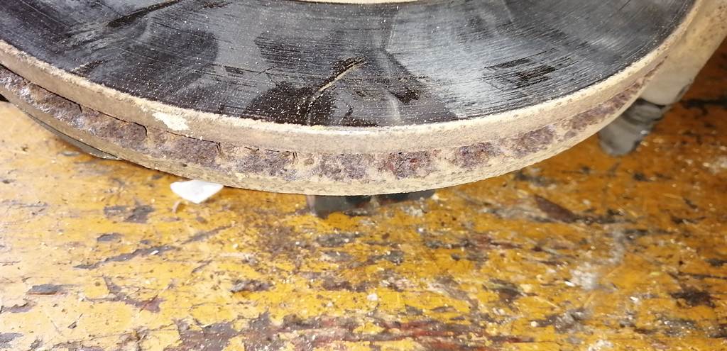 DUALIS J10 СТУПИЦА ПЕРЕДНЯЯ ПРАВАЯ ABS Nissan Dualis 1