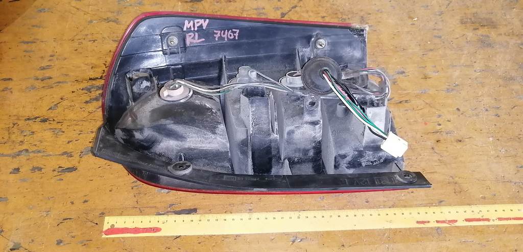 стоп-сигнал Mazda MPV 3