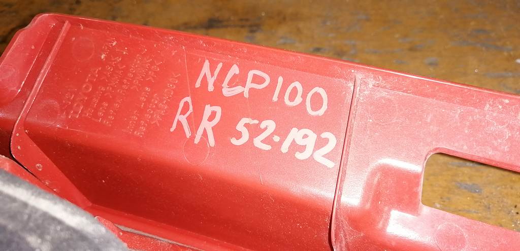 RACTIS NCP100 СТОП ПРАВЫЙ 52192 Toyota Ractis 1
