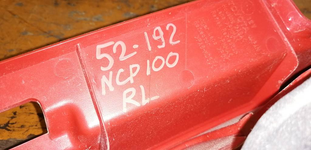 RACTIS NCP100 СТОП ЛЕВЫЙ 52192 Toyota Ractis 1