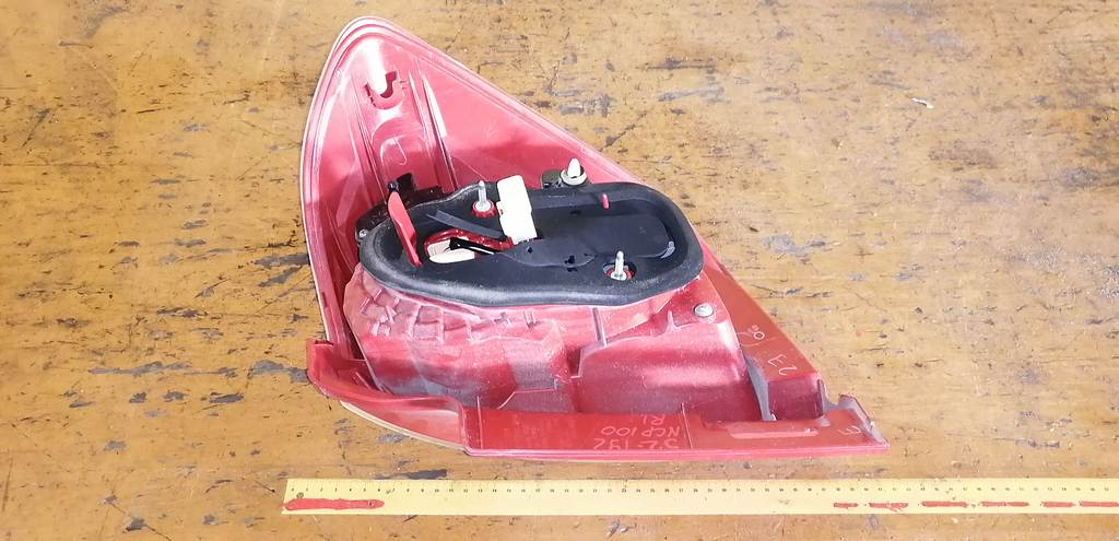 Осветительные приборы Toyota Ractis 2