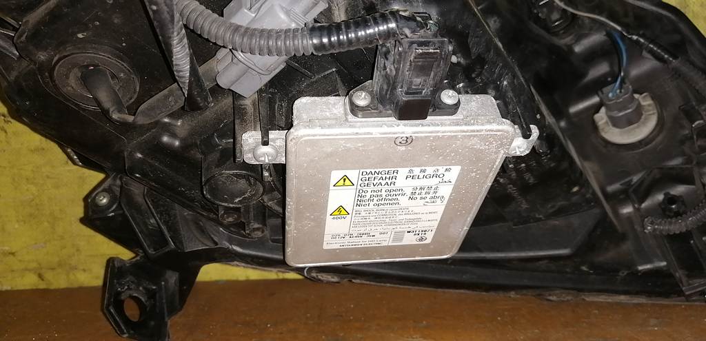 фара Honda Freed 3