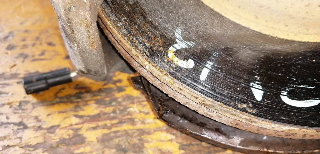 DEMIO DW3W СТУПИЦА ПЕРЕДНЯЯ ЛЕВАЯ ABS Mazda Demio 1