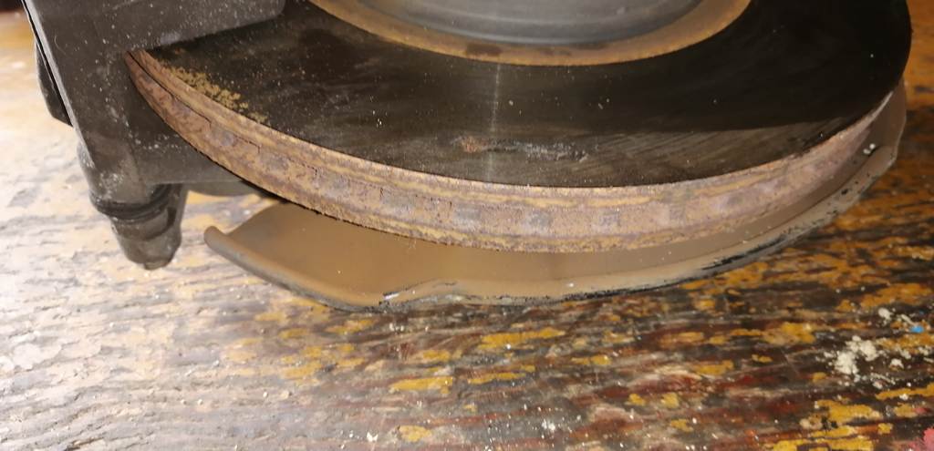 RACTIS NCP100 СТУПИЦА ПЕРЕДНЯЯ ЛЕВАЯ ABS Toyota Ractis 1