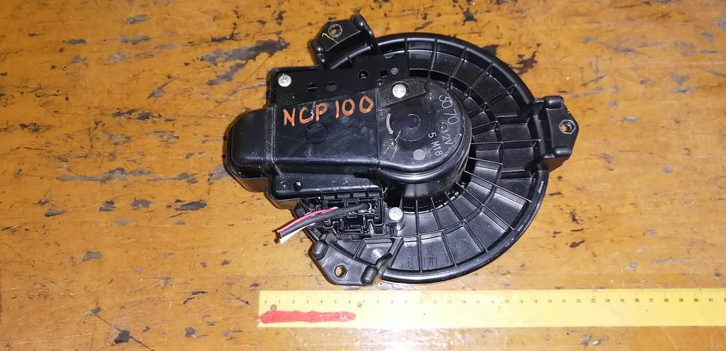 мотор печки Toyota Ractis 0