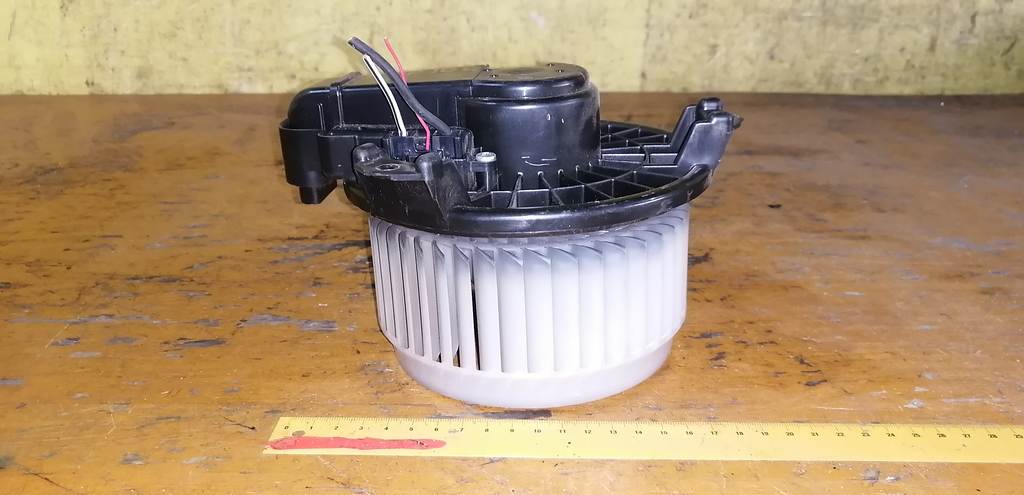 мотор печки Toyota Ractis 3