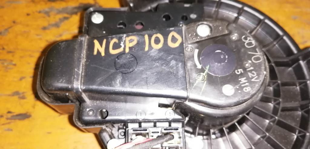 RACTIS NCP100 МОТОР ПЕЧКИ Toyota Ractis 1
