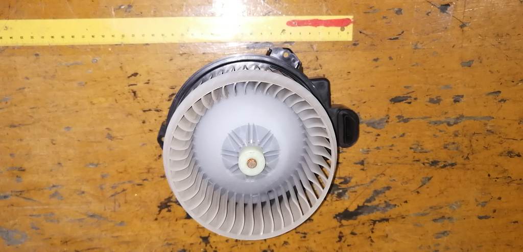 RACTIS NCP100 МОТОР ПЕЧКИ Toyota Ractis 4