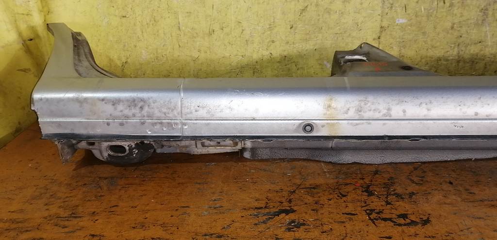 порог Nissan Sunny 3