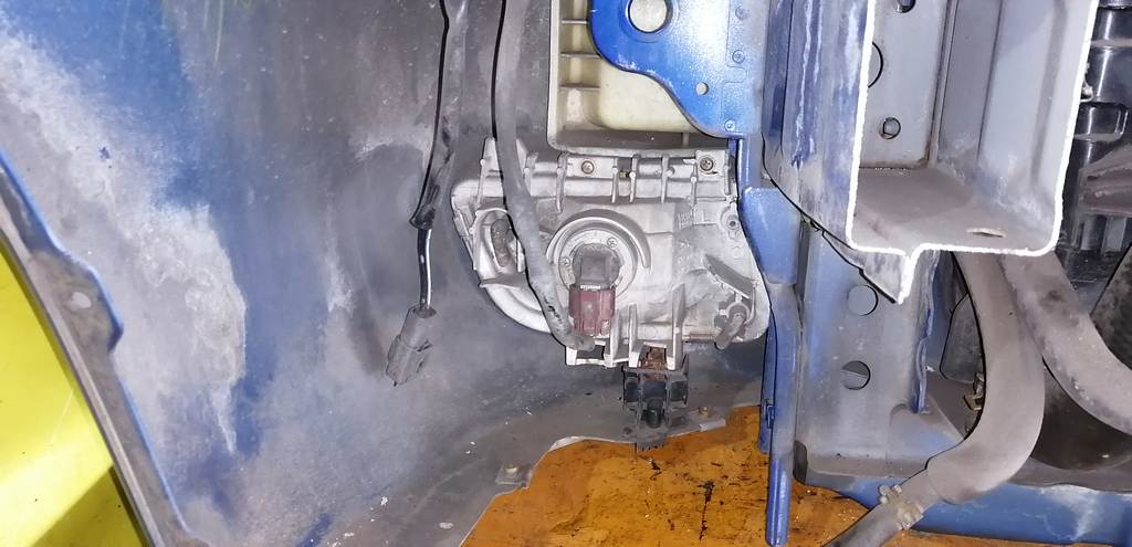 Кузов Mazda MPV 17