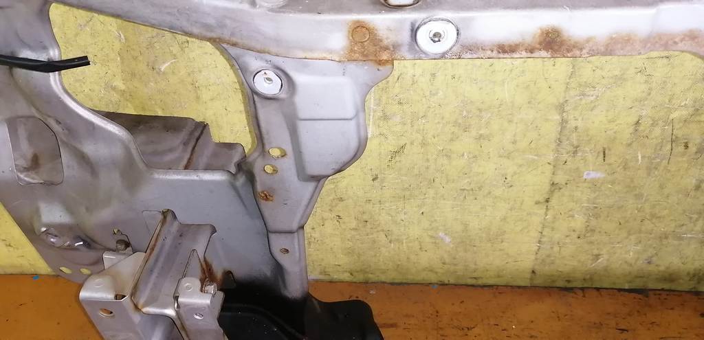 рамка радиатора Mazda Demio 3