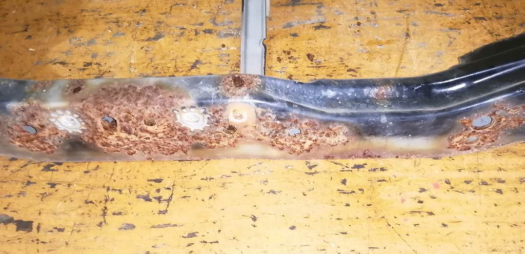 рамка радиатора Mazda Demio 6