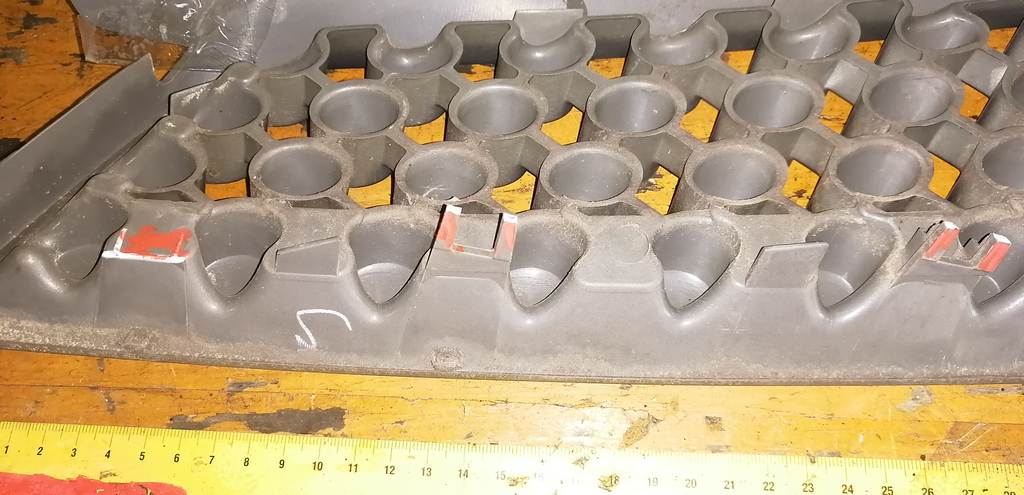 решетка радиатора Nissan March 3