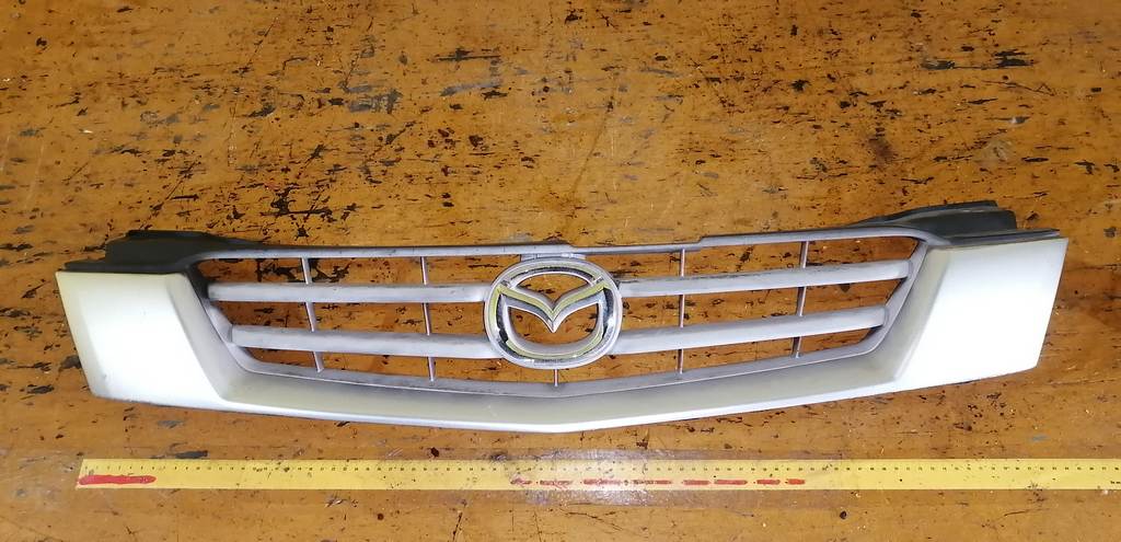 решетка радиатора Mazda Demio 0
