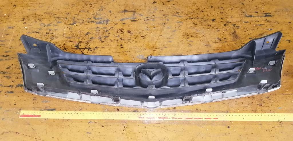 решетка радиатора Mazda Demio 3