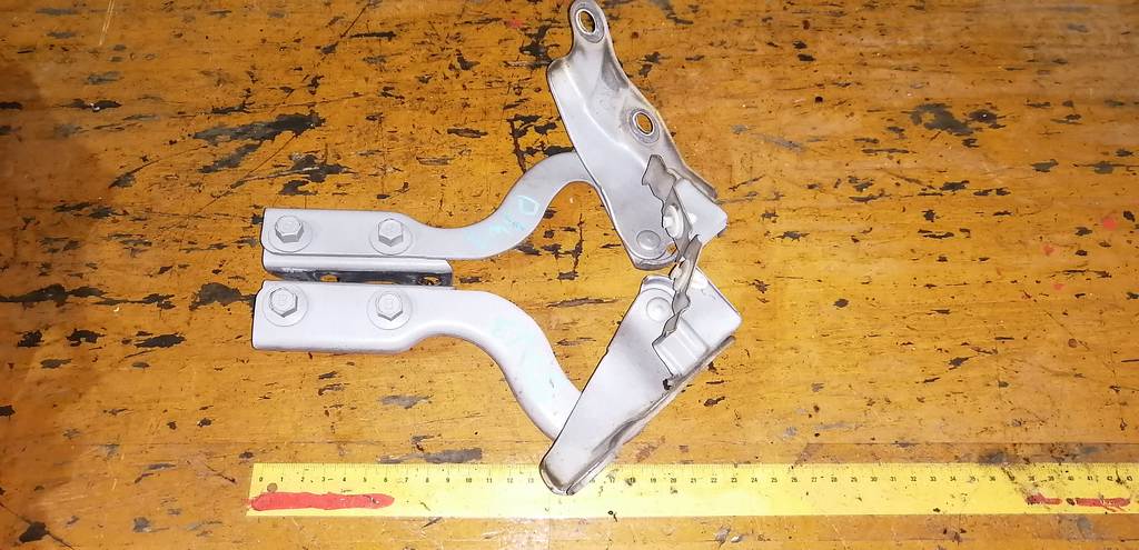 петля капота Mazda Demio 0