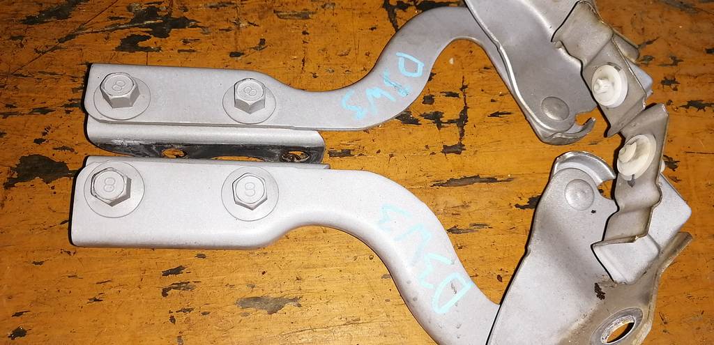 DEMIO DW3W ПЕТЛЯ КАПОТА (ПАРА) Mazda Demio 1