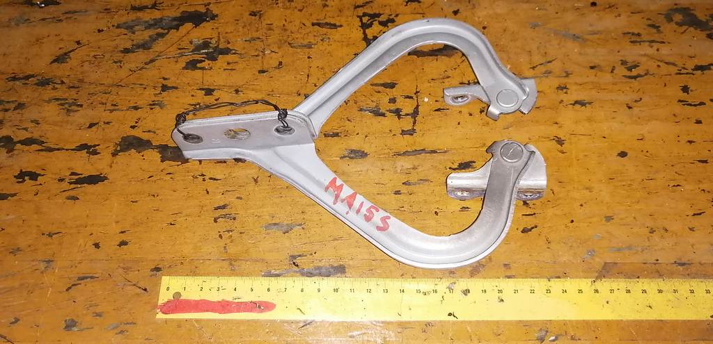 петля капота Suzuki Solio 0