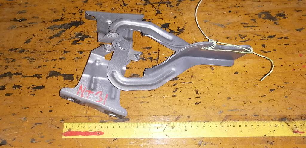 петля капота Nissan X-Trail 0