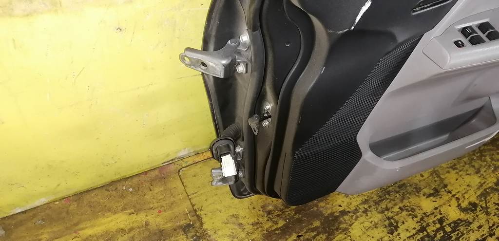 дверь Honda Freed 6