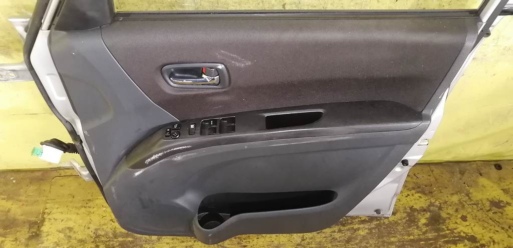 SOLIO MA15S ДВЕРЬ ПЕРЕДНЯЯ ПРАВАЯ Suzuki Solio 4