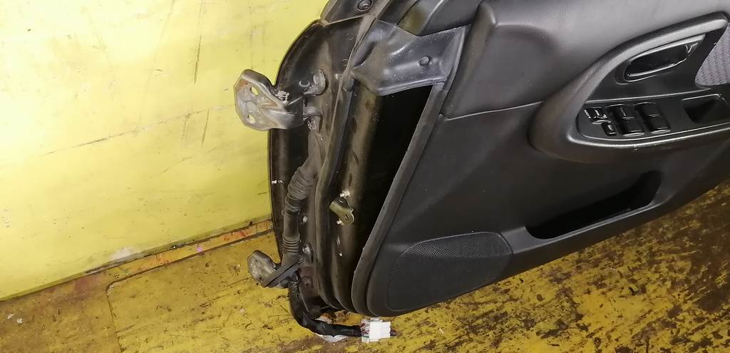 дверь Subaru Impreza 6