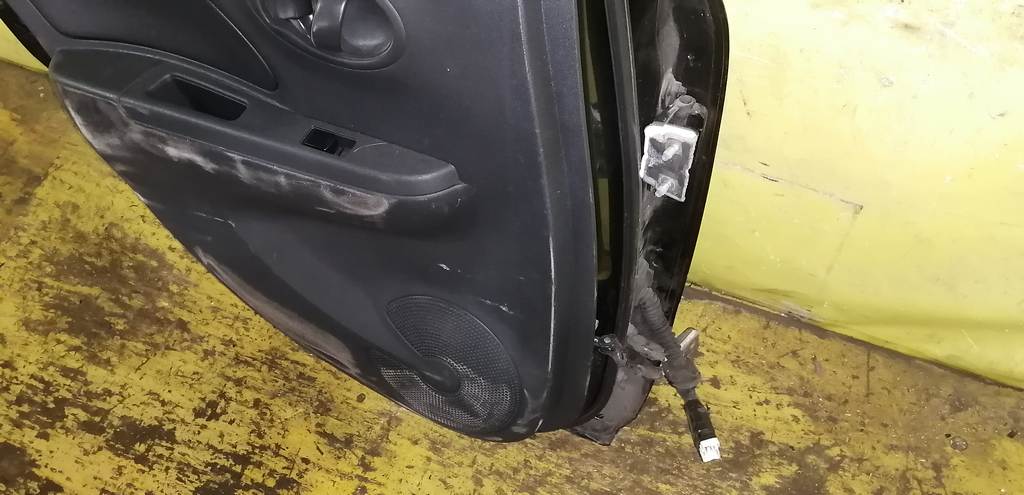 дверь Nissan March 6