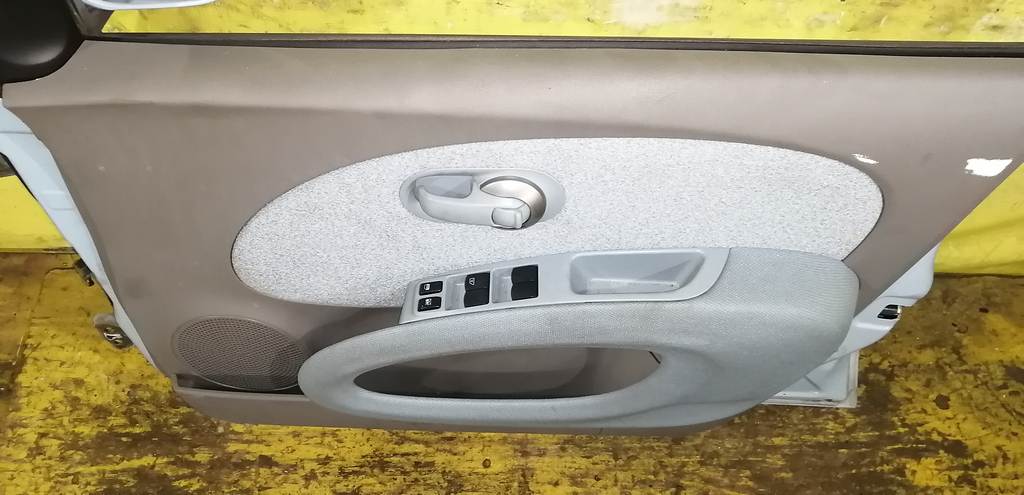 дверь Nissan March 3