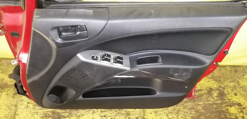 COLT Z21A ДВЕРЬ ПЕРЕДНЯЯ ПРАВАЯ Mitsubishi Colt 4