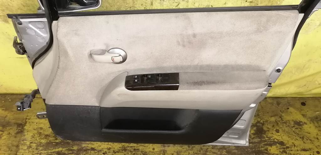 PRESAGE TU31 ДВЕРЬ ПЕРЕДНЯЯ ПРАВАЯ Nissan Presage 4