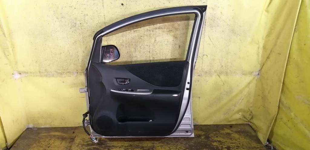 дверь Toyota Ractis 3