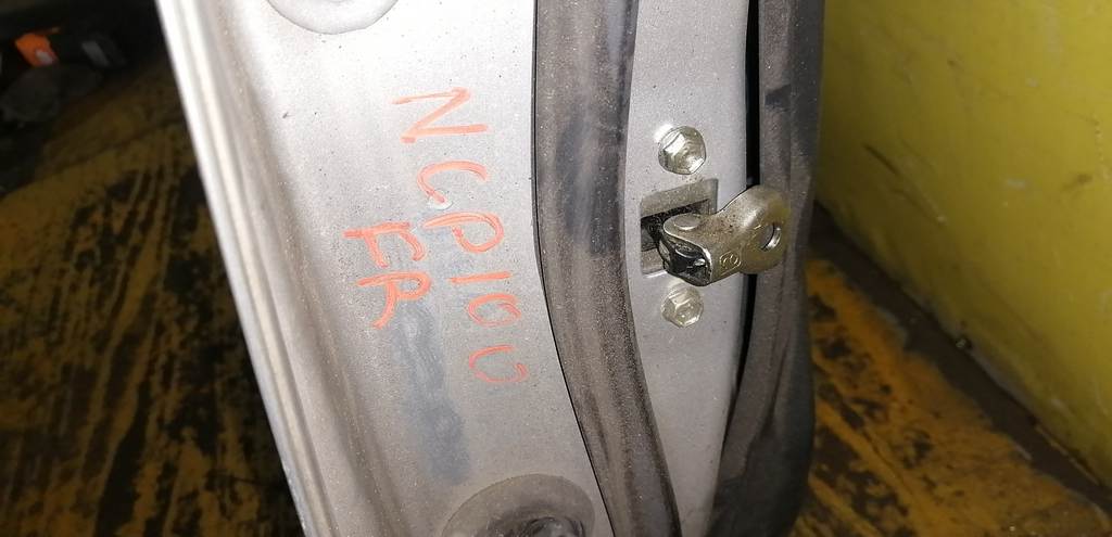 RACTIS NCP100 ДВЕРЬ ПЕРЕДНЯЯ ПРАВАЯ Toyota Ractis 1