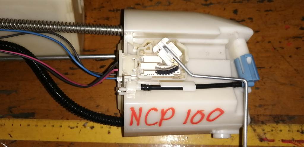 RACTIS NCP100 БЕНЗОНАСОС Toyota Ractis 1