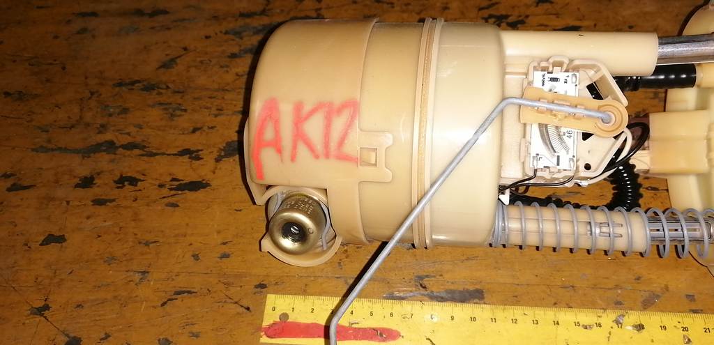 MARCH AK12 БЕНЗОНАСОС Nissan March 1