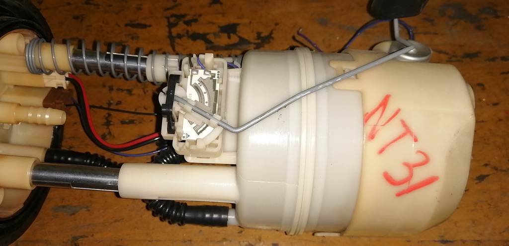 X-TRAIL NT31 БЕНЗОНАСОС 17040JG00A Nissan X-Trail 1