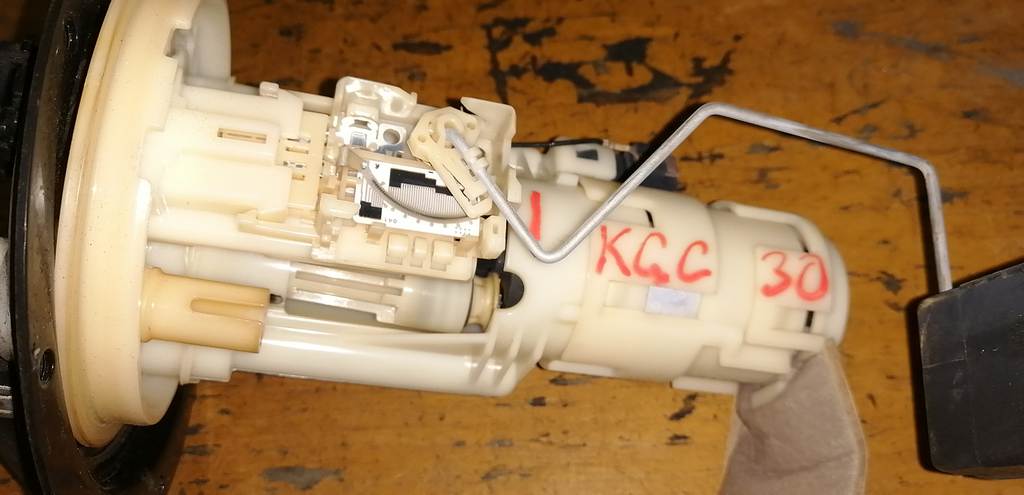 PASSO KGC30 БЕНЗОНАСОС 1 23210-B1010 Toyota Passo 1