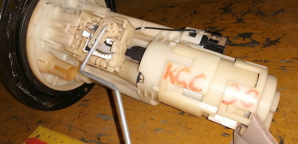 PASSO KGC30 БЕНЗОНАСОС 23210-B1010 Toyota Passo 1