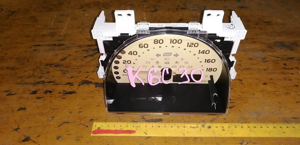 щиток приборов Toyota Passo 0