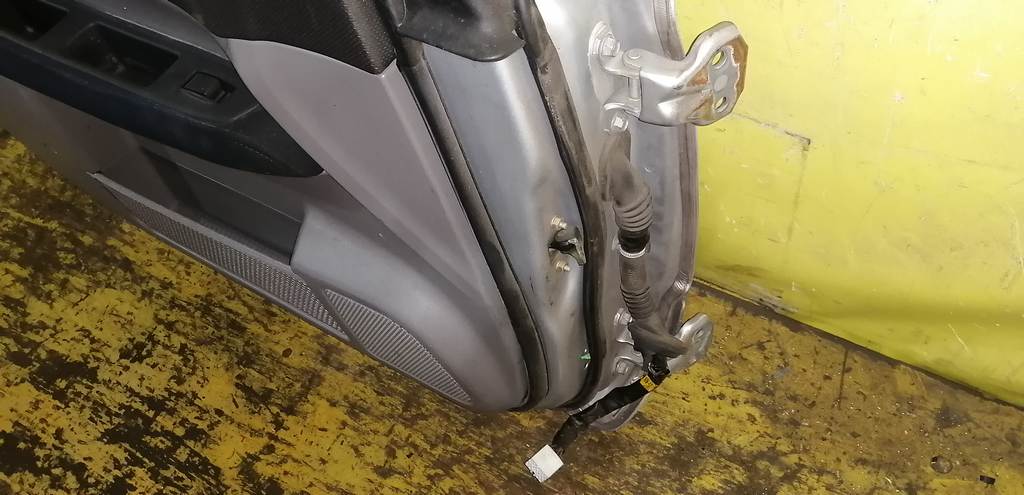 дверь Subaru Forester 6